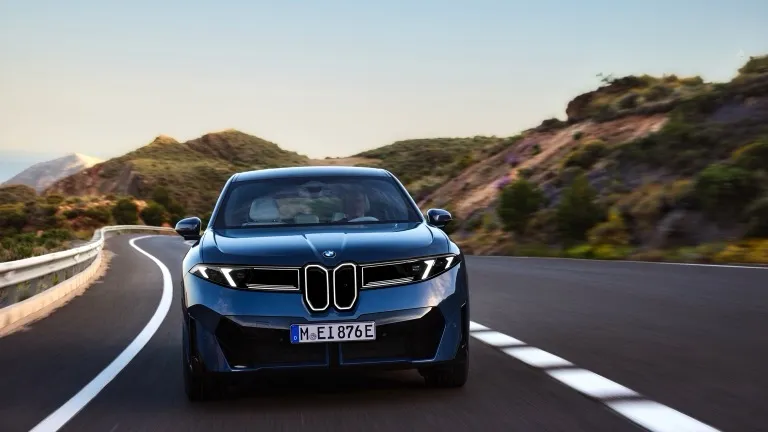 iX3 50 xDrive thumbnail