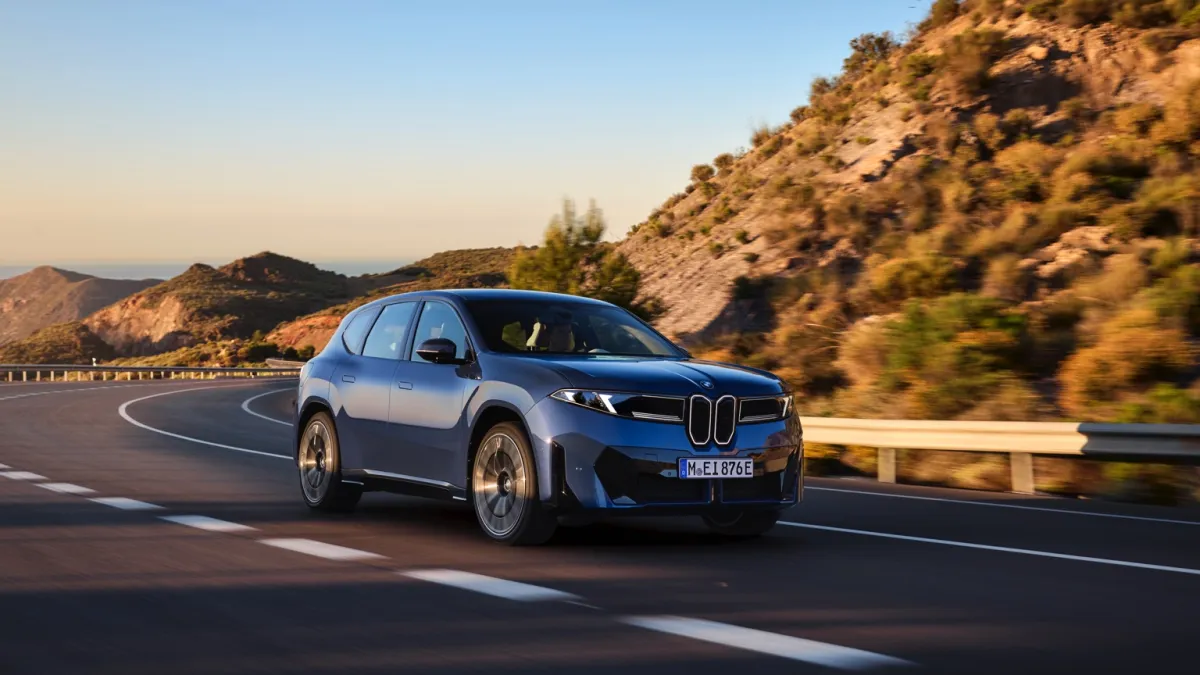 iX3 50 xDrive thumbnail