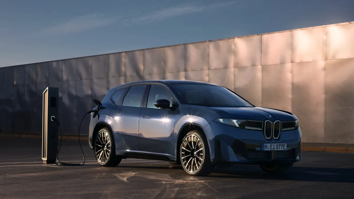 iX3 50 xDrive thumbnail