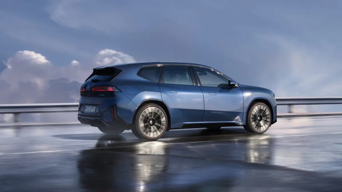 iX3 50 xDrive thumbnail