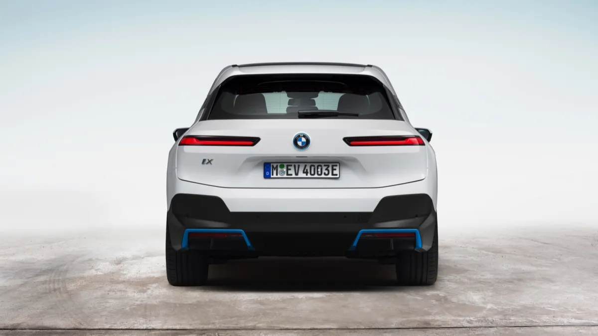iX xDrive40 thumbnail