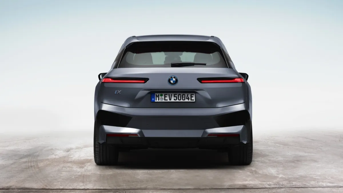 iX xDrive40 thumbnail